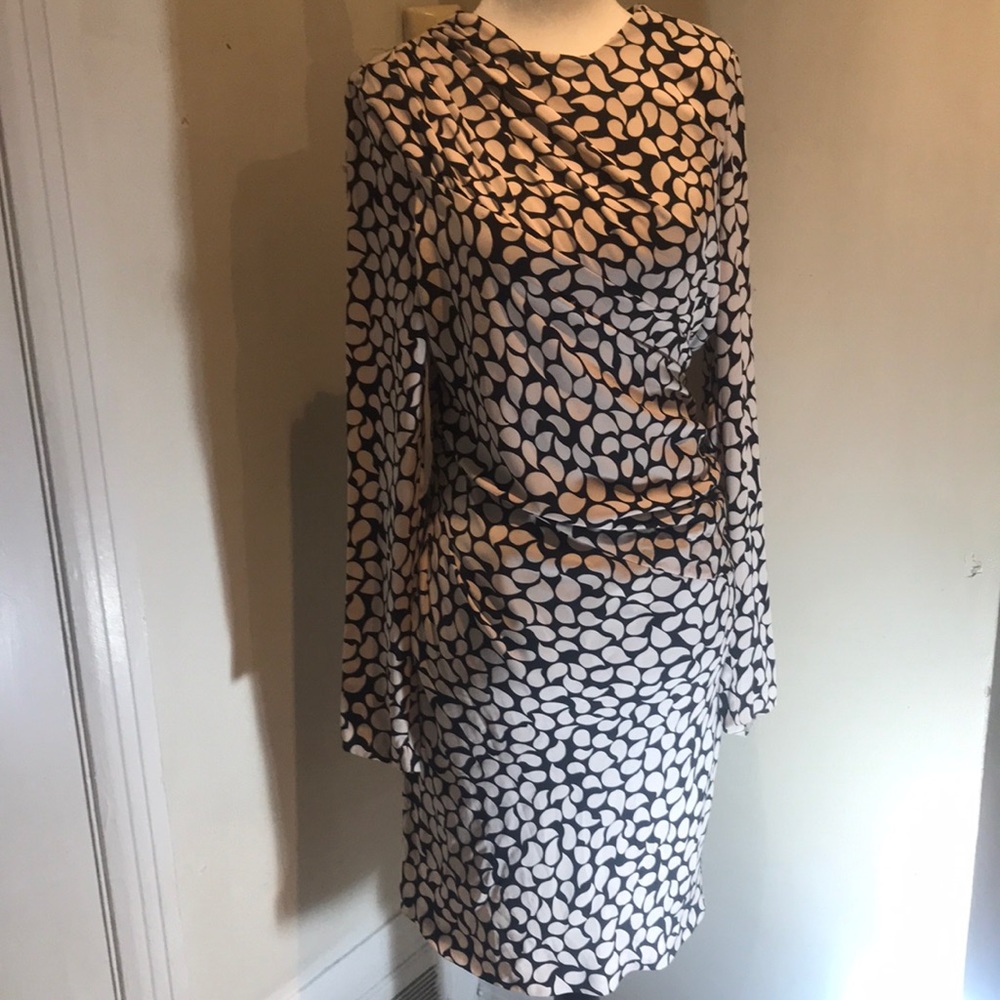 “DIANE von FURSTENBERG” VINTAGE Black and White Dress. - Picture 2 of 13